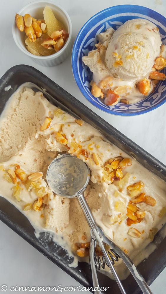 Rezeptbild: Thai Erdnuss Eis mit karamellisierten Erdnüssen & Ingwer