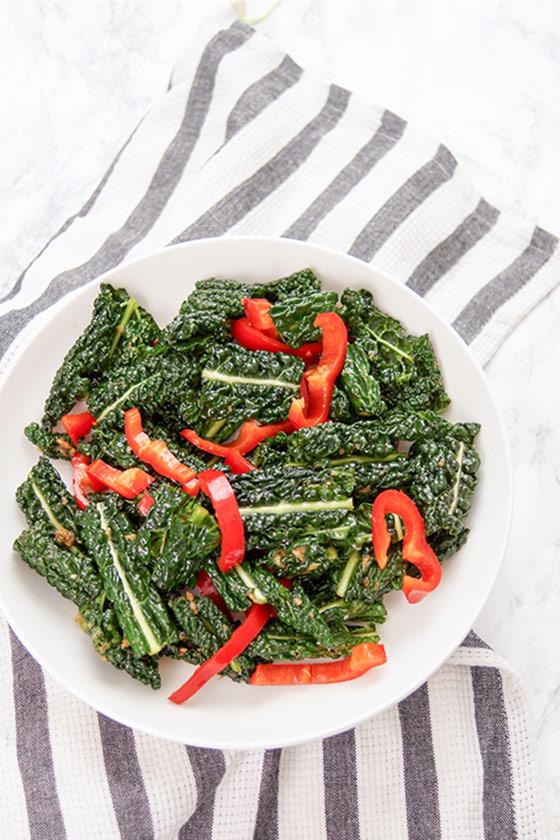 Rezeptbild: Schwarzkohl in Sesam Ingwer Dressing