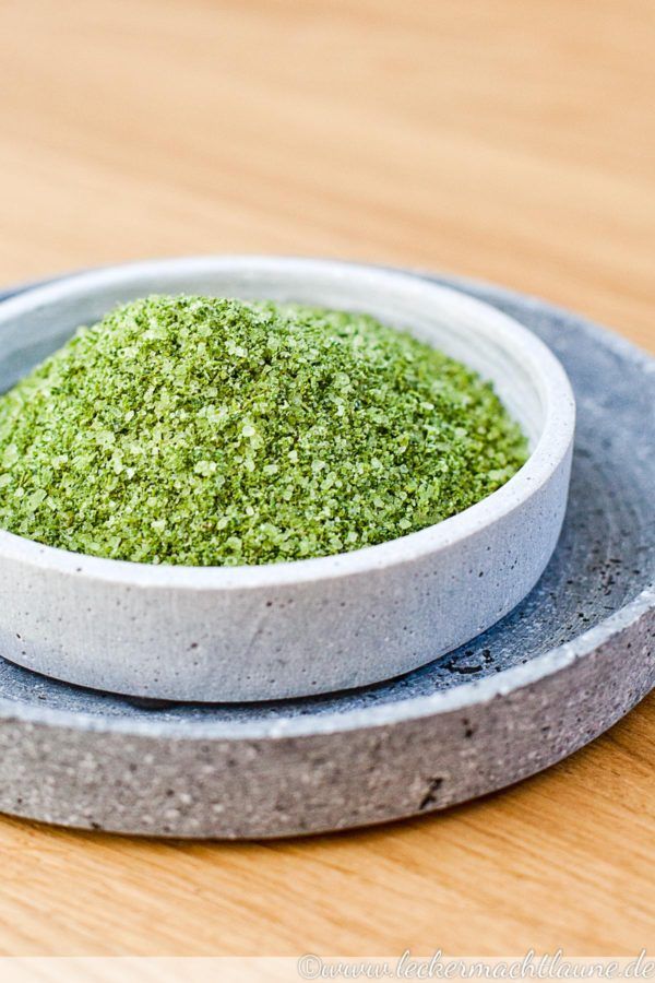 Rezeptbild: Kräutersalz – Basilikum, Oregano, Rosmarin {grundrezept}