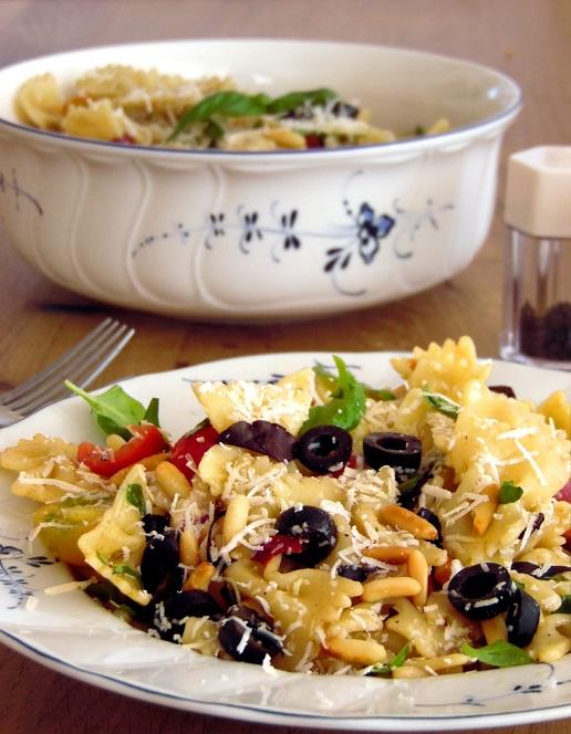 Rezeptbild: Einfacher Nudelsalat mediterraner Art