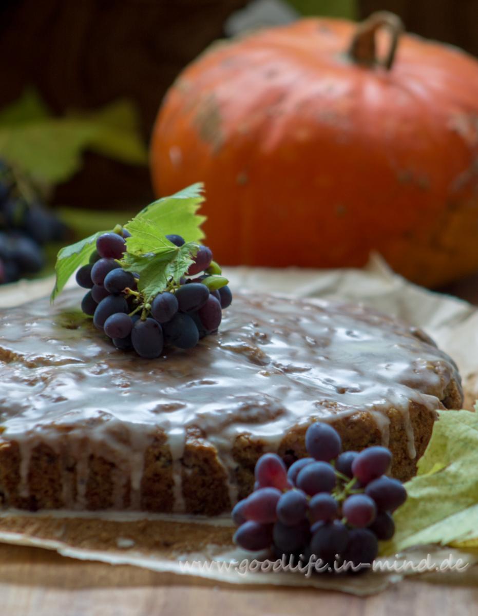 Rezeptbild: Kürbiskuchen mit Trauben und Walnüssen