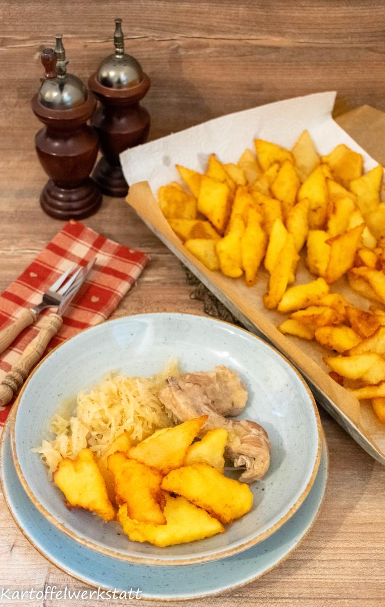 Rezeptbild: ALPENKÜCHE - KARTOFFELBLATTLN MIT SAUERKRAUT