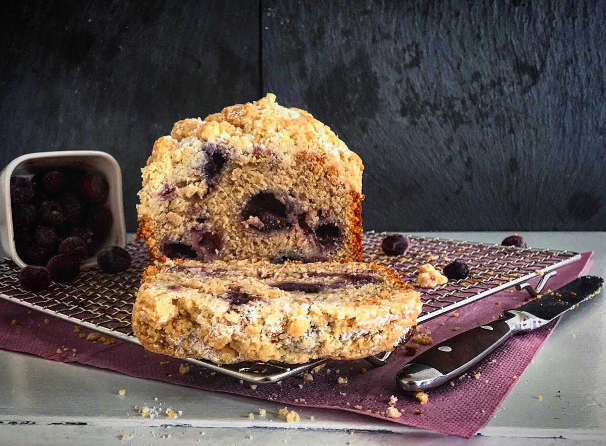 Rezeptbild: Ein als Blaubeer-Bananen-Brot getarnter Lieblingskuchen