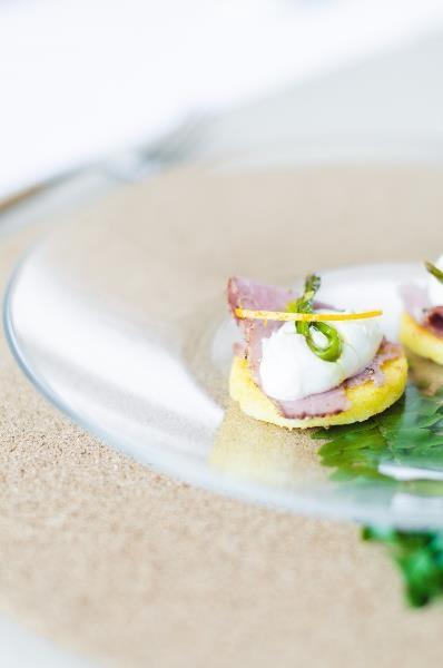 Rezeptbild: Spargel Polenta Häppchen und dazu Martini Tonic
