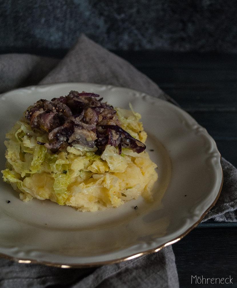 Rezeptbild: Kartoffelstampf mit Wirsinggemüse & Schmelzzwiebeln
