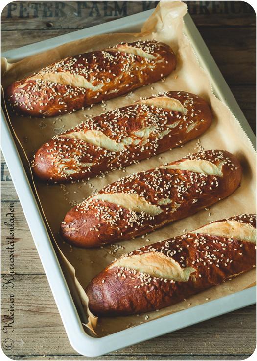 Rezeptbild: Laugenstangen - Laugen-Hotdog-Brötchen