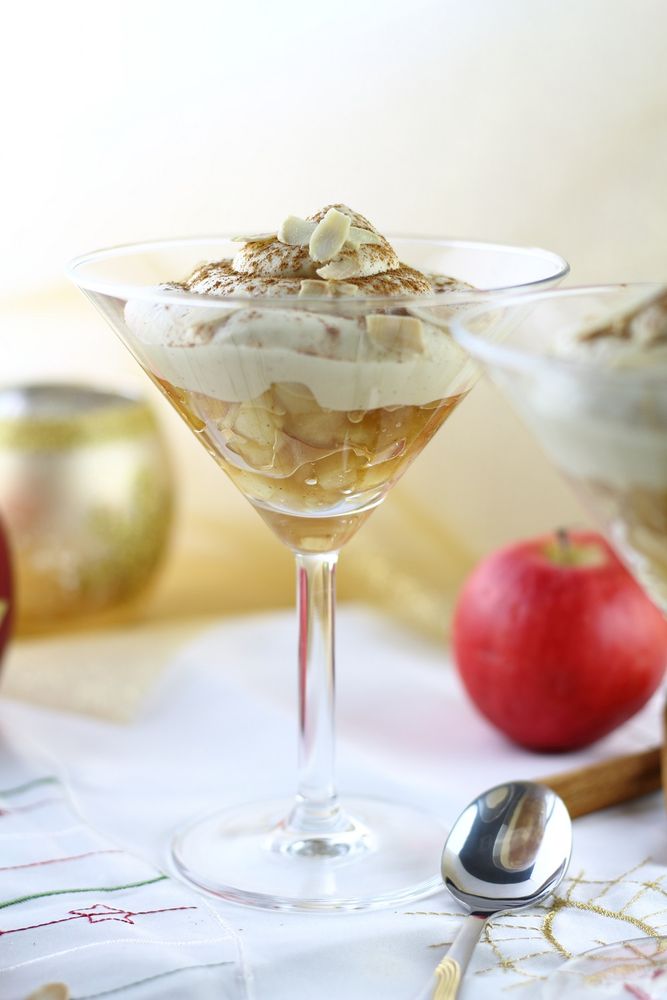 Rezeptbild: Weißes Zimtmousse mit Amaretto-Apfel