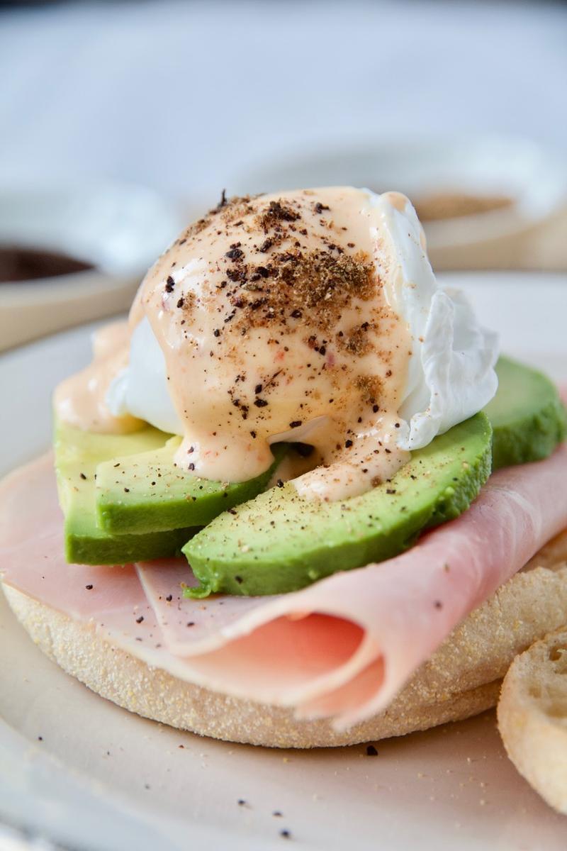 Rezeptbild: Sumach Egg Benedict mit Harissa Hollandaise