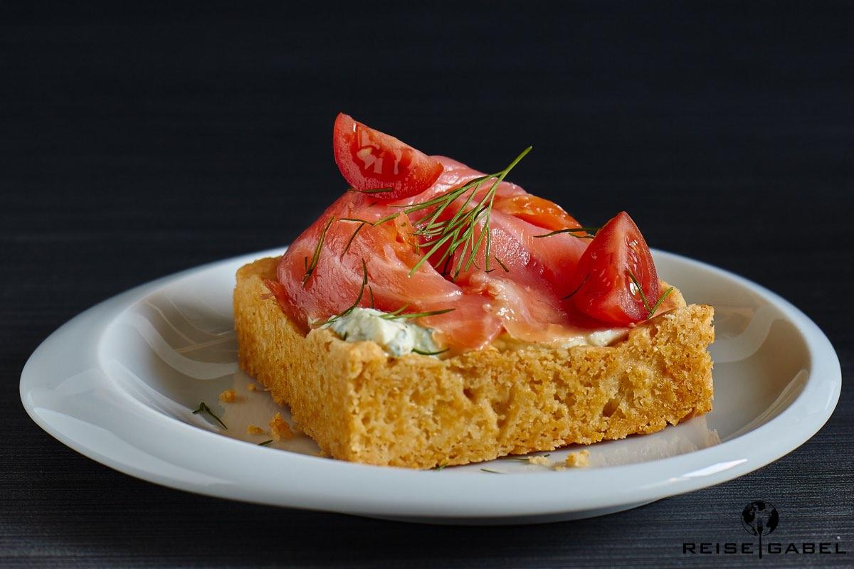 Rezeptbild: Lachstartelette mit Honig-Senf-Dill Creme