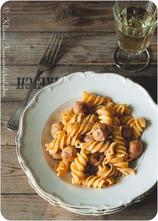 Rezeptbild: Fusilli mit Bratwurstbällchen-Sahnesauce