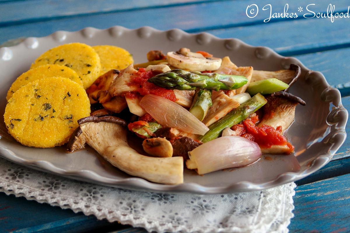 Rezeptbild: Spargel-Pilz-Ragout mit Bärlauch-Polenta