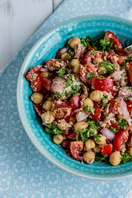 Rezeptbild: Schneller,einfacher Kichererbsen-Thunfisch Salat mit Tomaten 