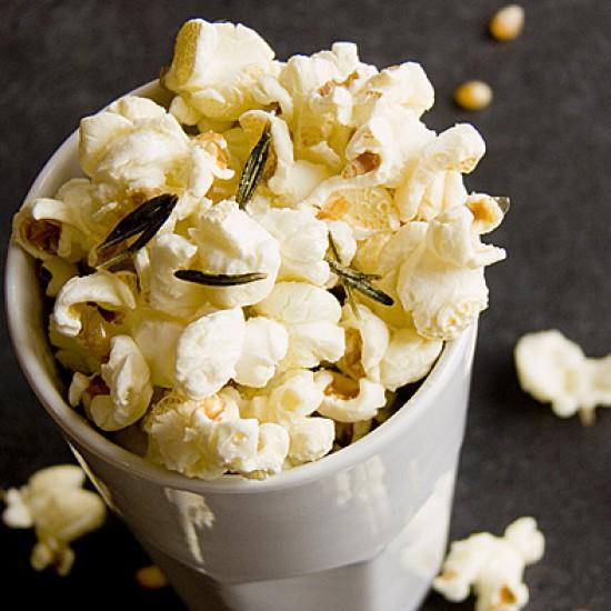 Rezeptbild: Rosmarin-Popcorn