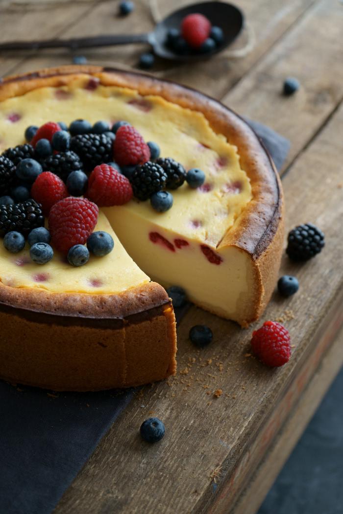 Rezeptbild: Klassischer Käsekuchen mit frischen Himbeeren