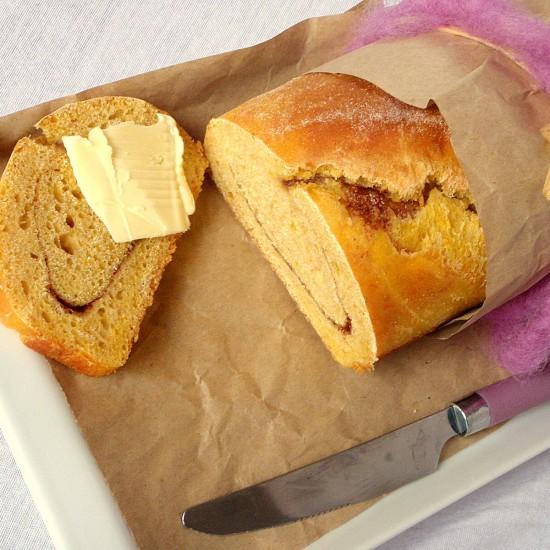 Rezeptbild: Kürbis-Gewürz-Strudelbrot