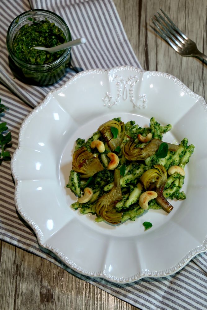 Rezeptbild: Fileja con pesto di carciofi e carciofi fritti