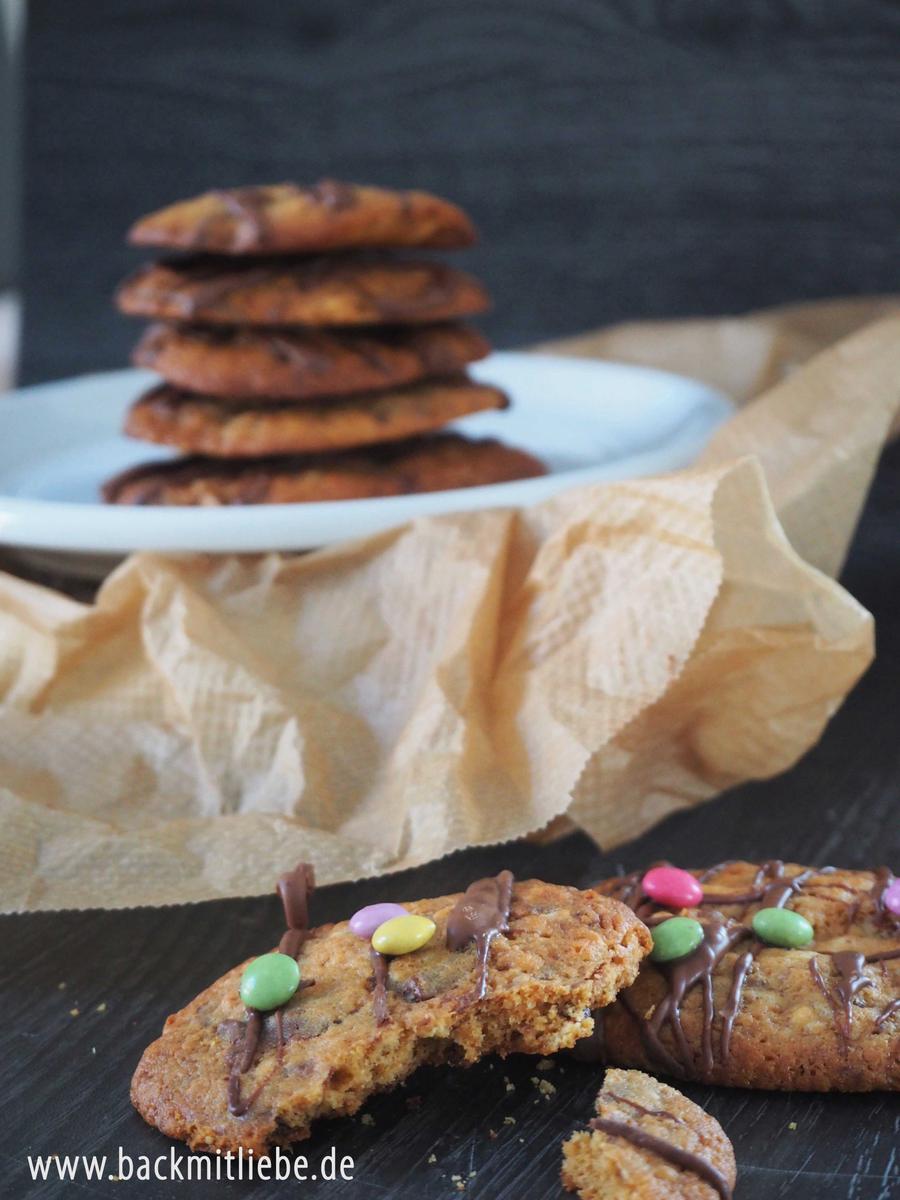 Rezeptbild: Cookies mit dunkler und weißer Schokolade 