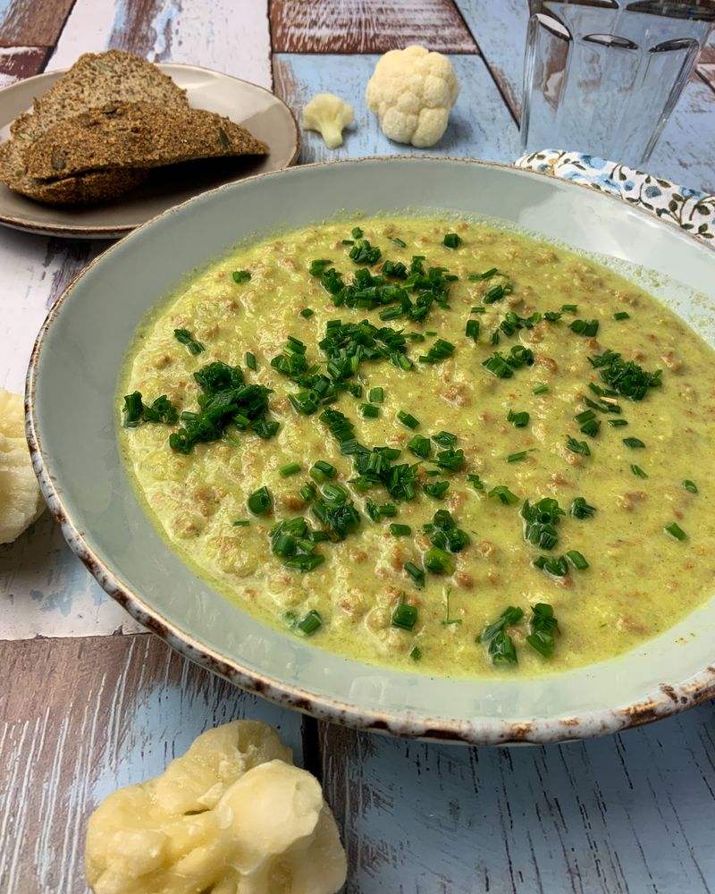 Rezeptbild: Lauch-Käse-Suppe mit veganem Hack