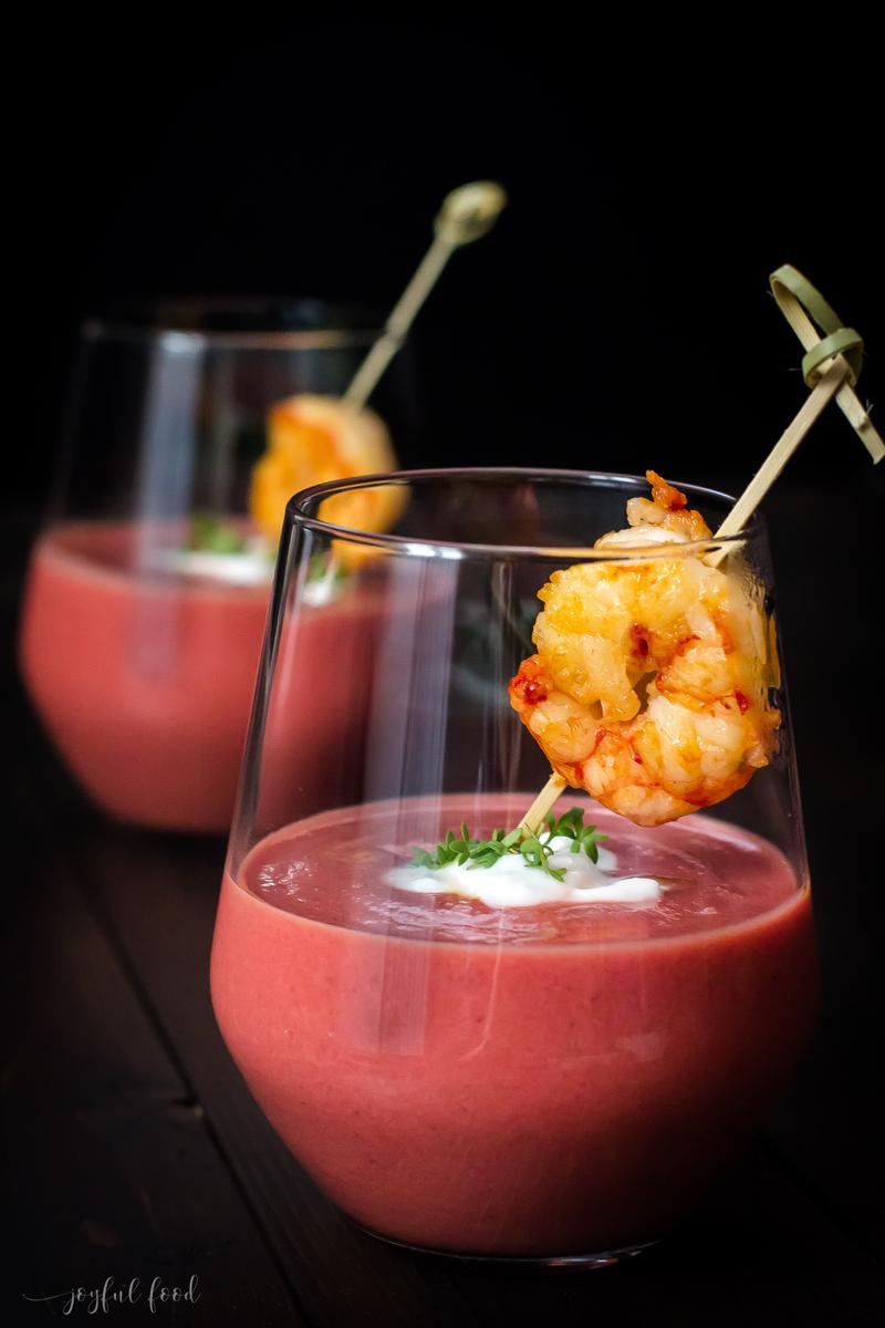 Rezeptbild: Surf & Earth - Rote Bete Kokos Suppe mit Garnele