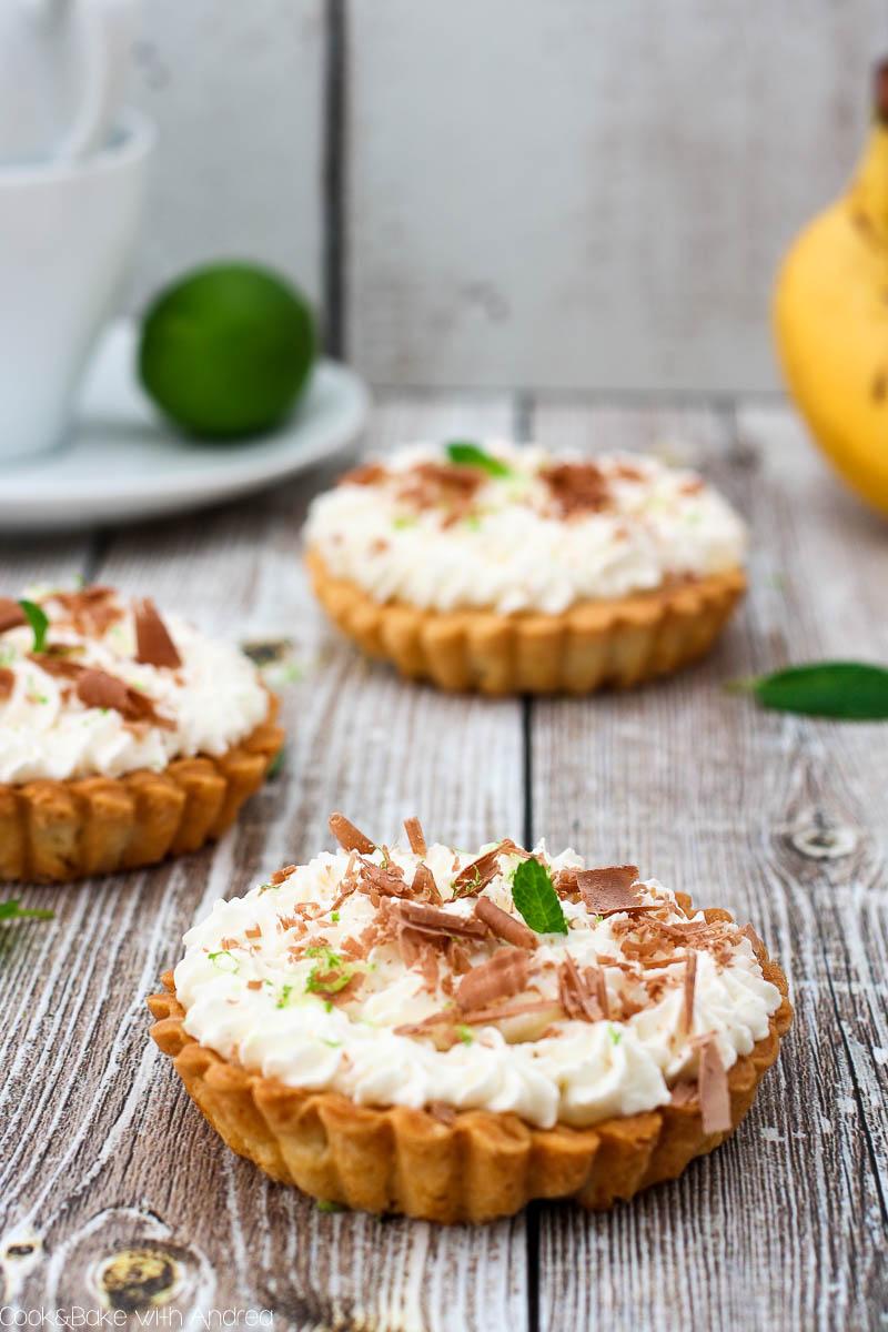 Rezeptbild: Banoffee Tartelettes mit Limettensahne
