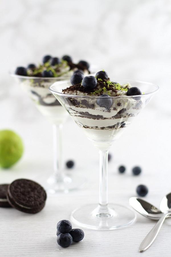 Rezeptbild: Mascarpone-Limettencreme mit Heidelbeeren & Oreo