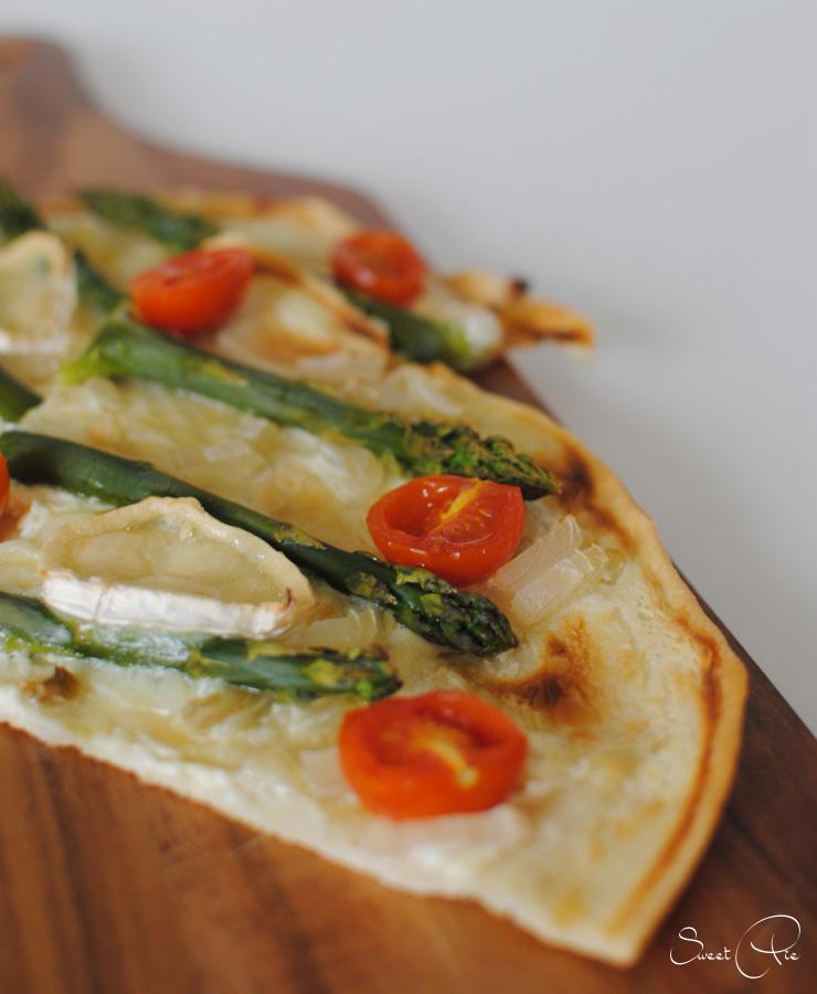 Rezeptbild: Spargel Flammkuchen