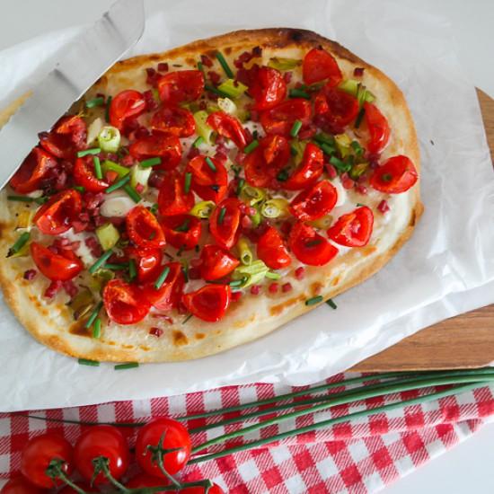 Rezeptbild: Tomaten-Flammkuchen