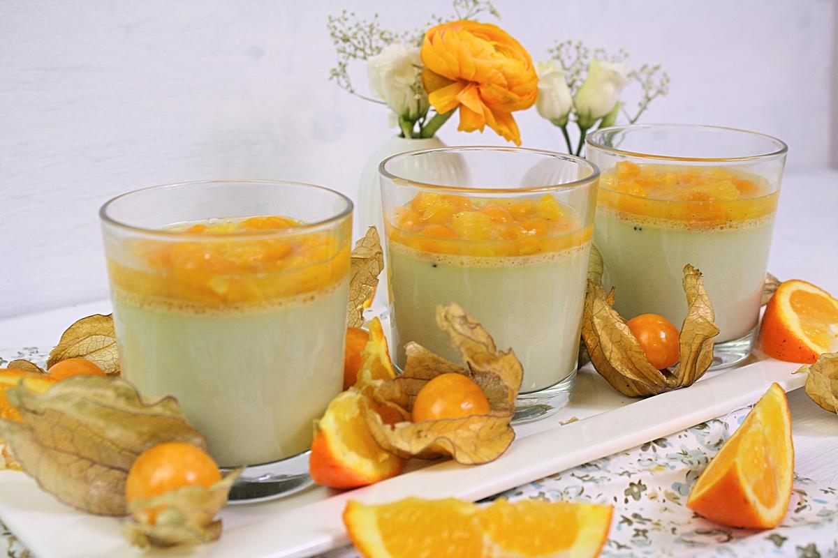 Rezeptbild: Matcha Panna cotta mit Orangen-Physalis-Ragout