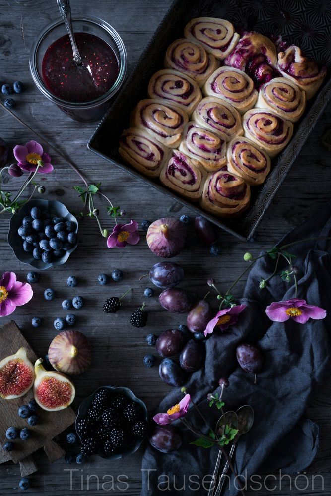 Rezeptbild: Hefeschnecken mit Beerenmarmelade