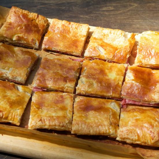 Rezeptbild: Salami und Käse in Bätterteig