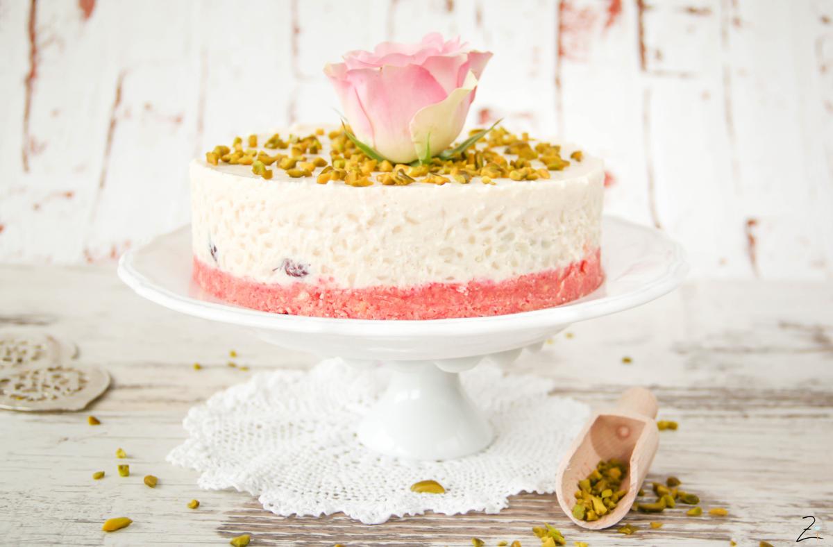 Rezeptbild: No Bake Cake: Milchreis Törtchen mit Rosenwasser
