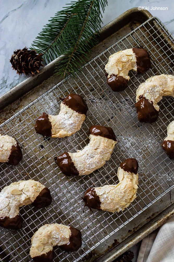 Rezeptbild: Mandelhörnchen mit Marzipan