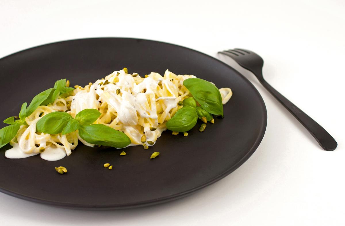 Rezeptbild: Pasta Al Limone mit Basilikum und Pistazien