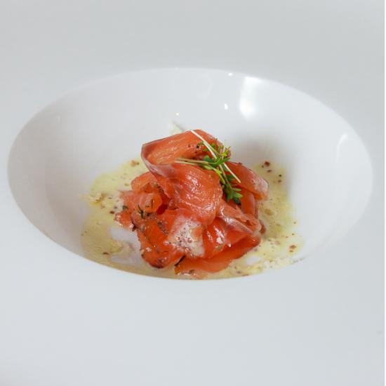 Rezeptbild: Graved Lachs mit Champagner-Senf-Schaum