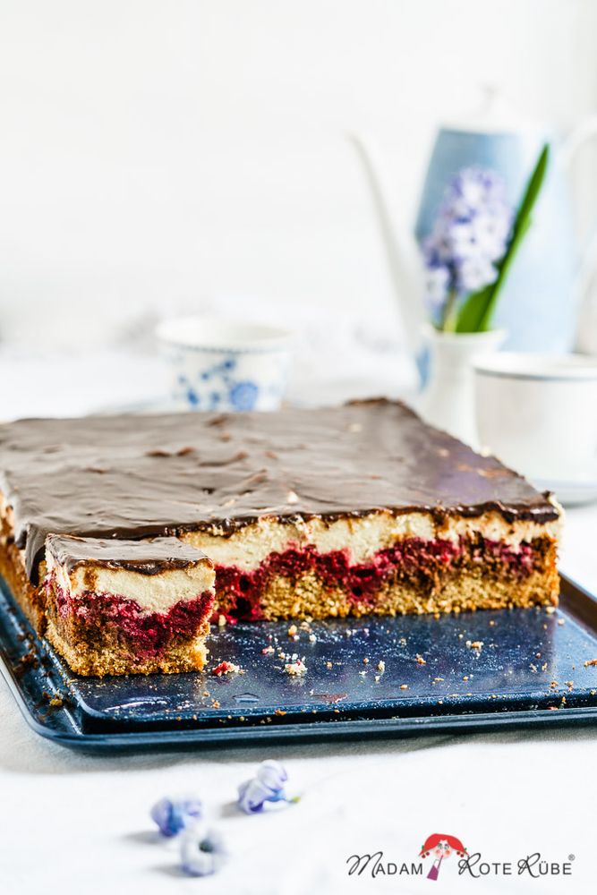 Rezeptbild: Ahoi, eine klassische Donauwelle mit Kirschen aus der Vollwertküche