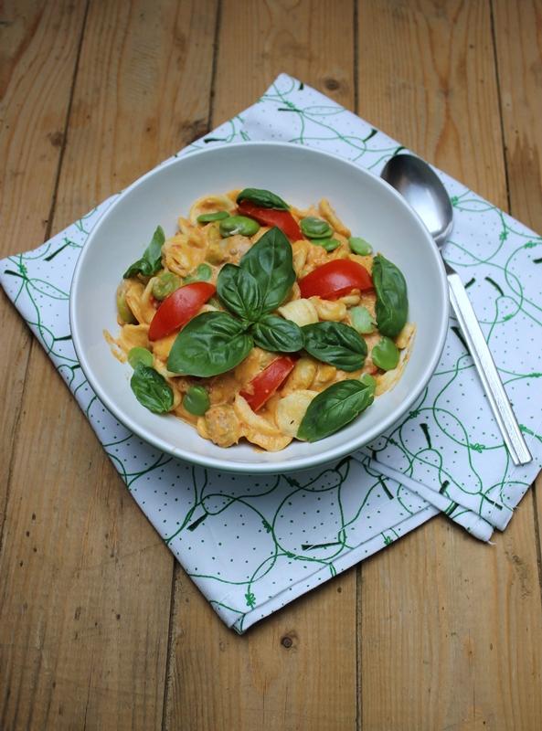 Rezeptbild: Pasta mit dicken Bohnen, Ziegenkäse, Tomate und Basilikum