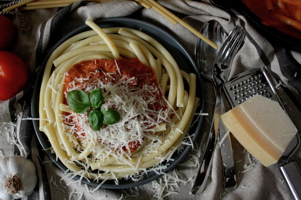 Rezeptbild: Maccaroni mit cremiger Tomaten-Frischkäse-Sauce