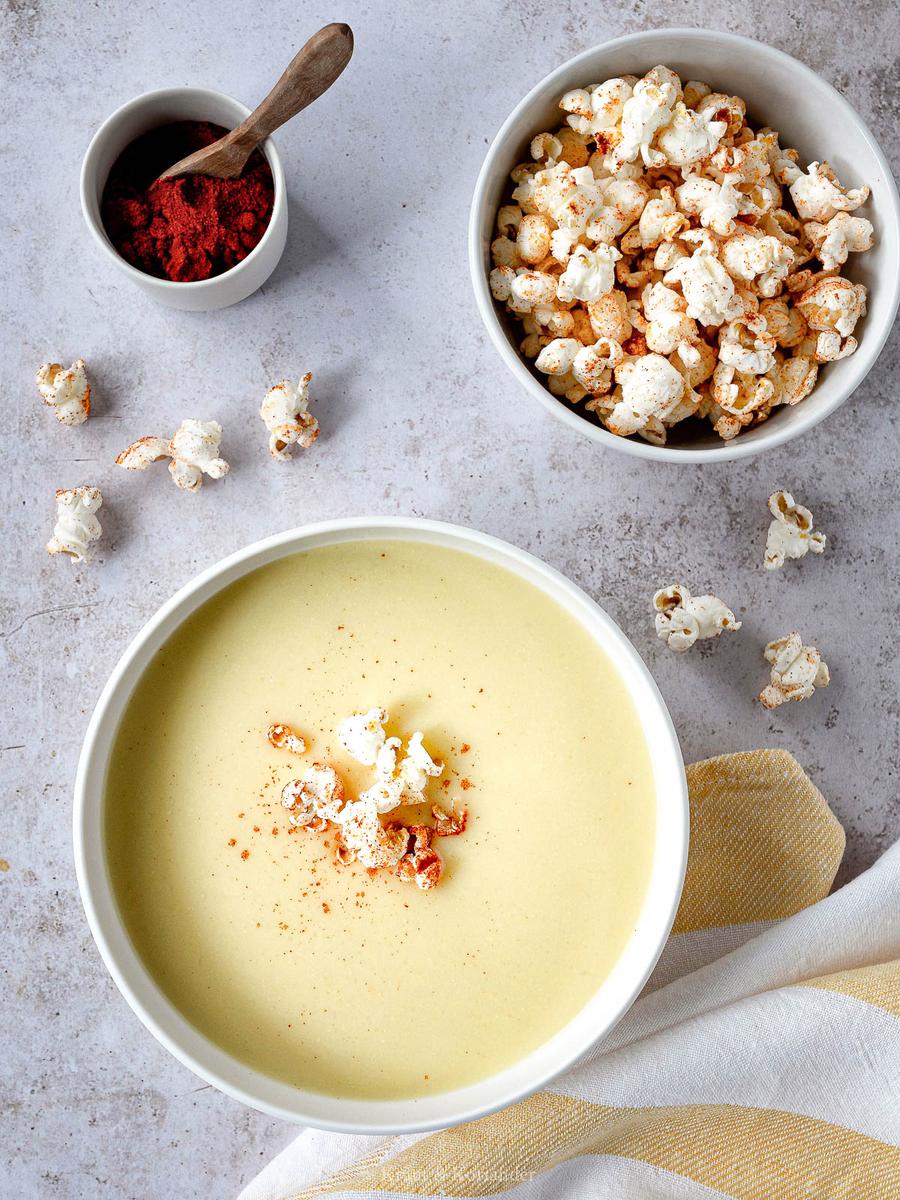 Rezeptbild: Gelbe Paprika-Mais-Suppe mit Popcorn
