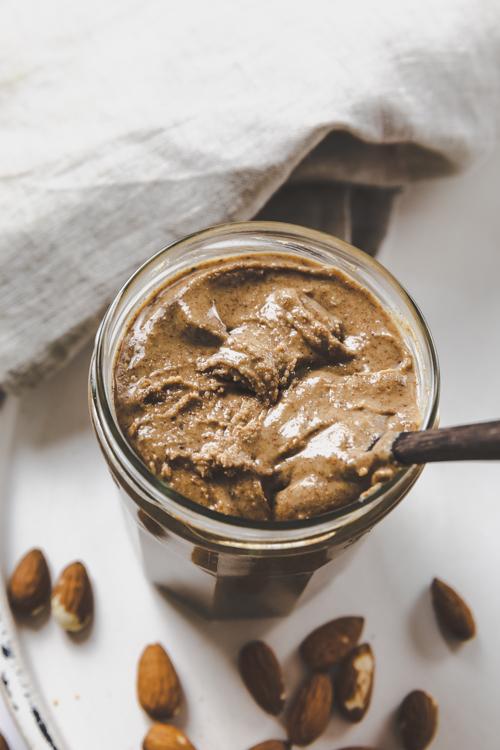 Rezeptbild: Gesalzenes Dattel-Mandelmus