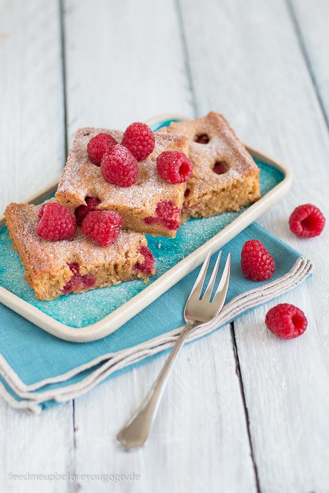 Rezeptbild: Himbeer-Blondies mit weißer Schokolade