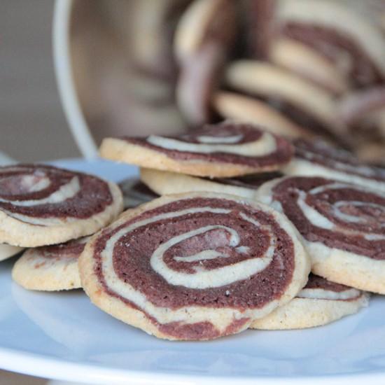 Rezeptbild: schwarzweiße Keksschnecken