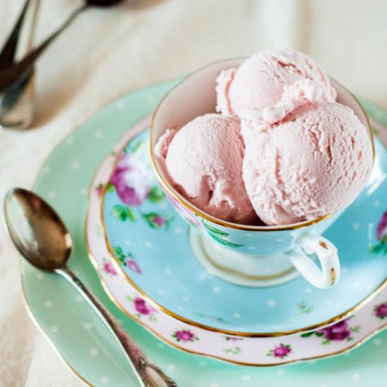 Rezeptbild: Grapefruit-Hibiskus-Eiscreme