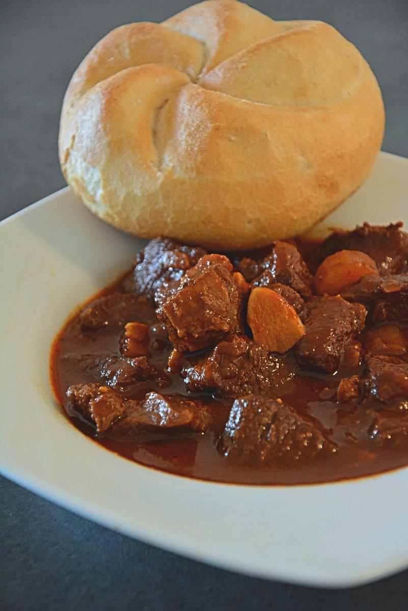 Rezeptbild: Rindergulasch aus der Schulter