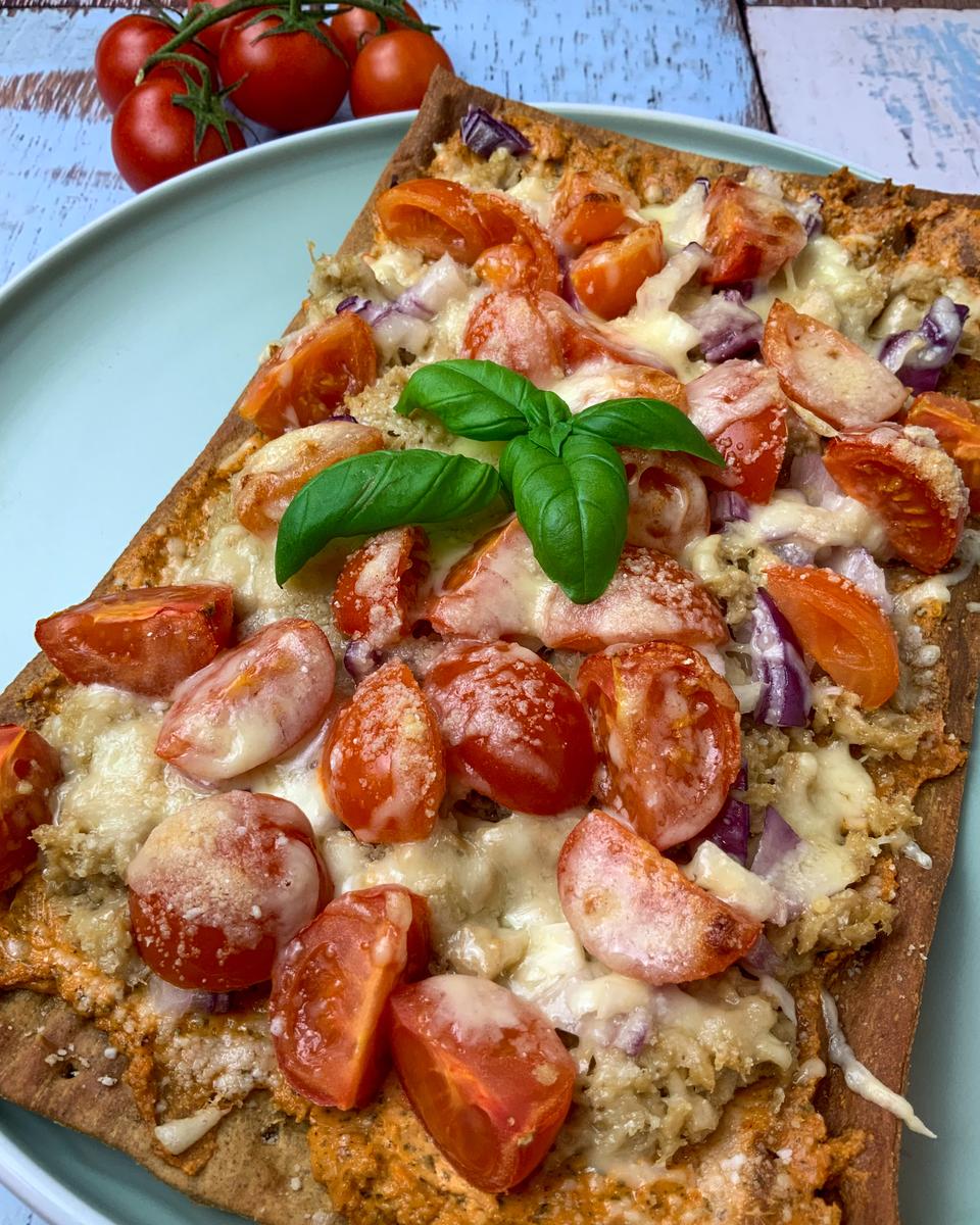 Rezeptbild: Low carb Pizza mit Thunfisch