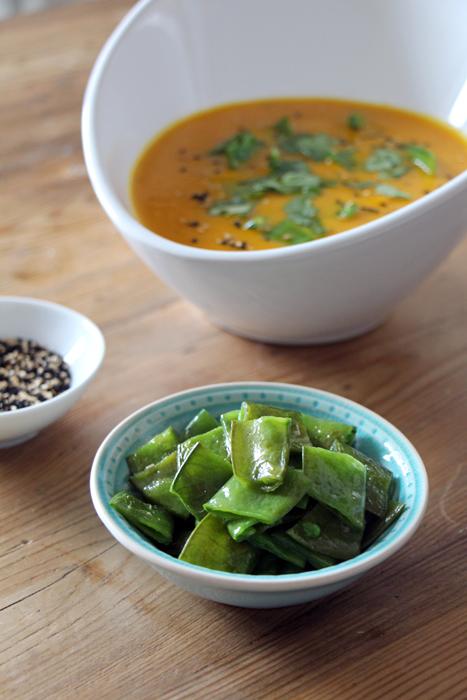 Rezeptbild: Karotten-Ingwer-Suppe mit Zuckerschoten