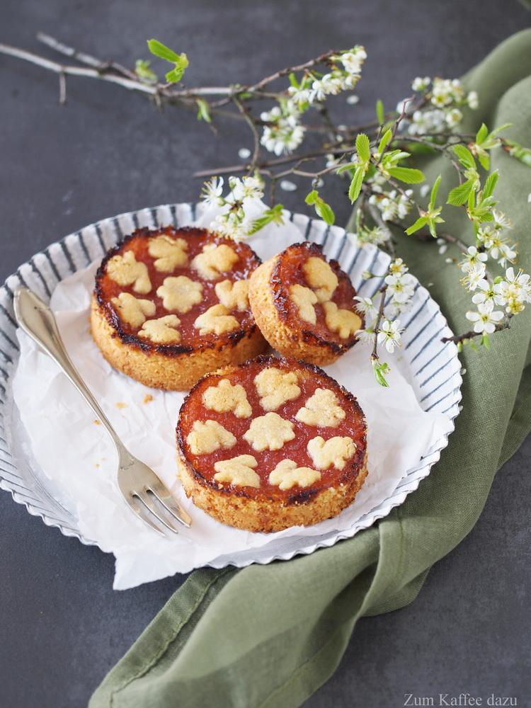 Rezeptbild: Linzer Torte mit Rhabarber und Cashews