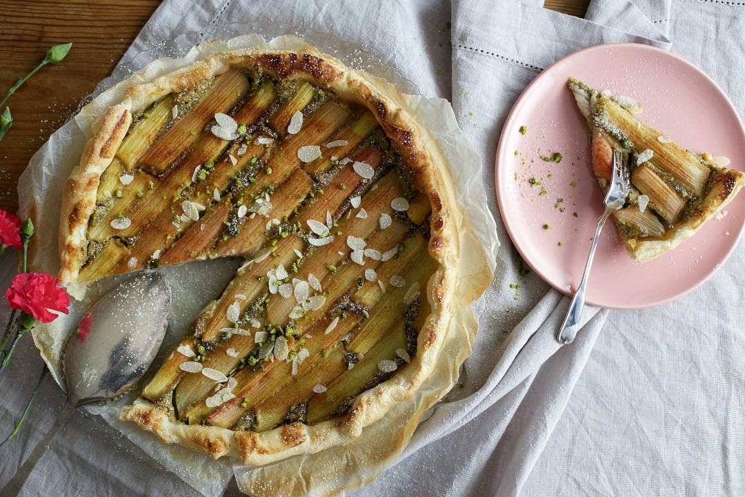 Rezeptbild: Rhabarber-Tarte mit Nusscrème