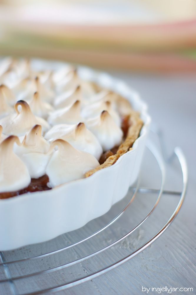 Rezeptbild: Rhabarber-Pie mit Baiserhaube
