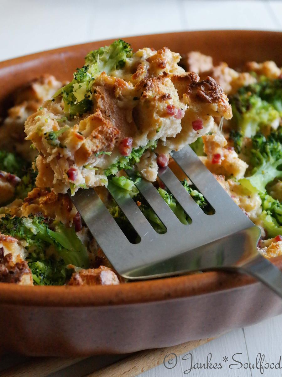 Rezeptbild: Herzhafter Brotauflauf