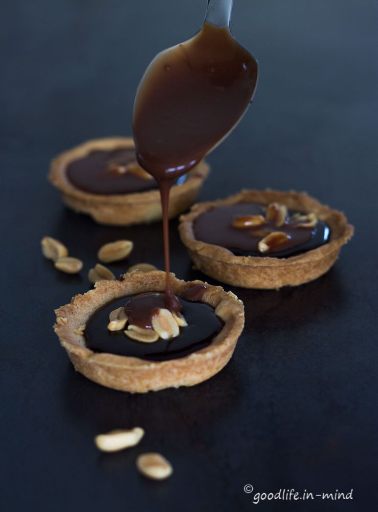 Rezeptbild: Schoko-Lakritzkaramelltörtchen á la Snickers
